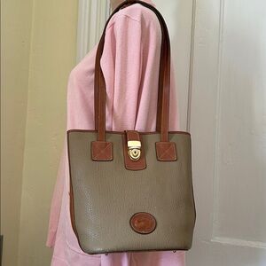 Like New Dooney and Bourke  Elegant Tan and Brown Leather Hand Bag